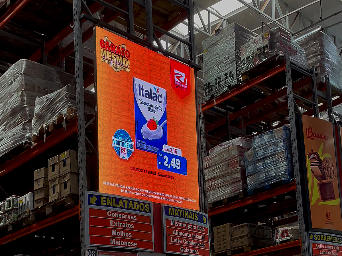 Painel de LED em varejo e Retail Media
