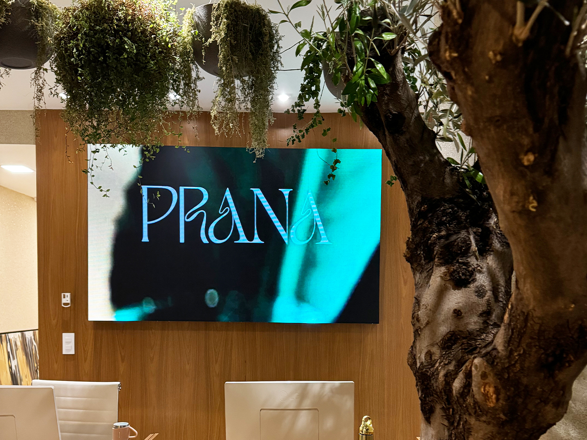 Projeto corporativo com painel de LED