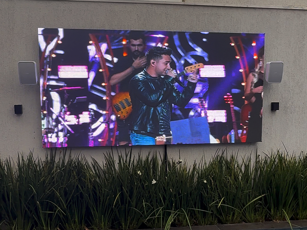 Projeto residencial com painel de LED