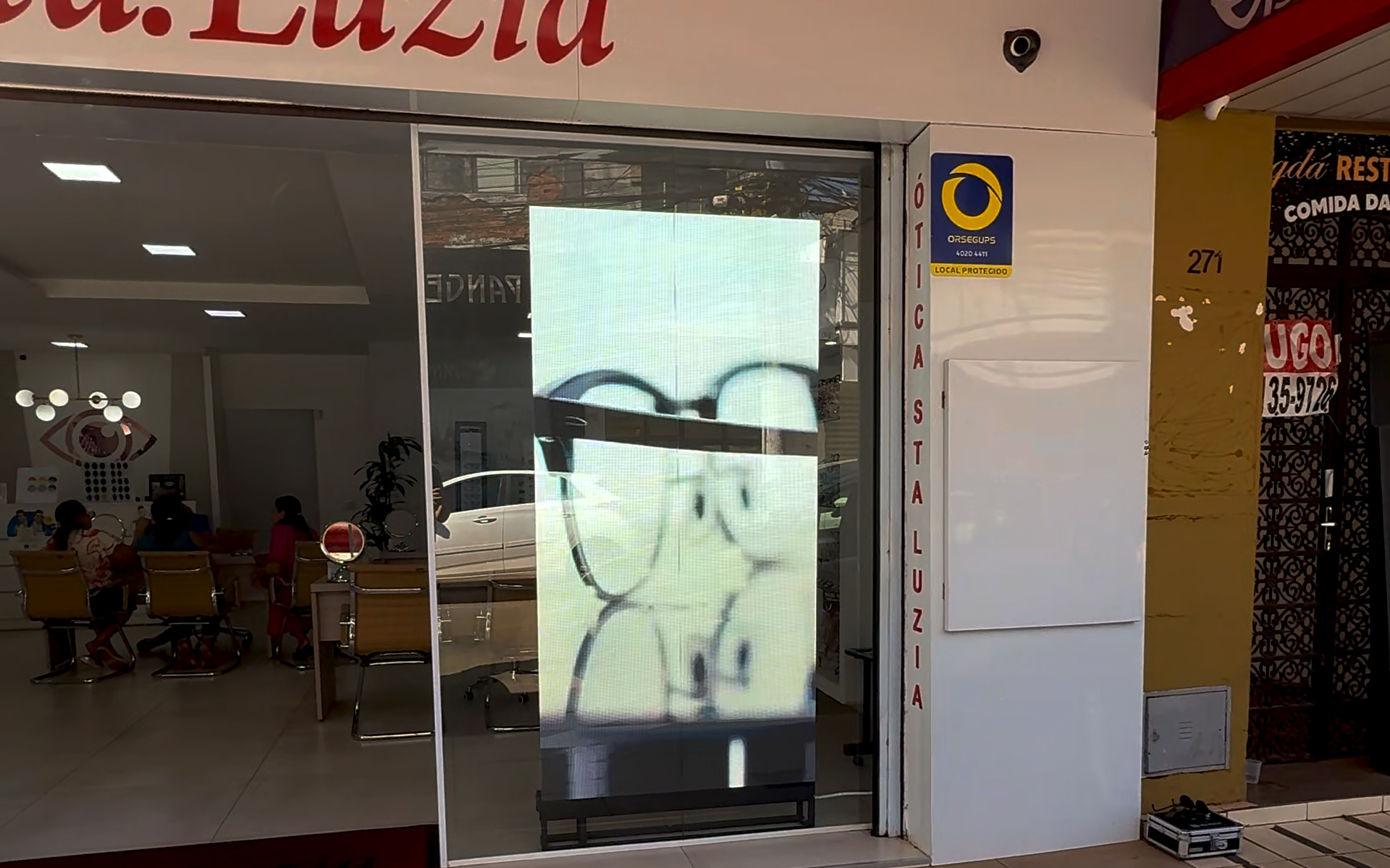 Painel de LED em ponto comercial